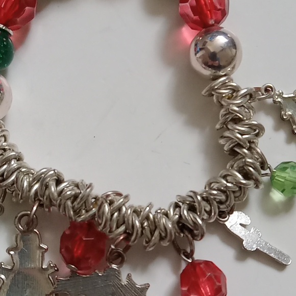 Christmas Charm Bracelet Red & Green Beads Tree, Present & Snowman charms. - Picture 6 of 6